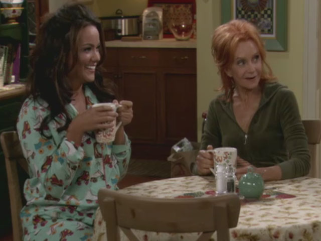 Mike and Molly - Give Him a Good Boob Smacking