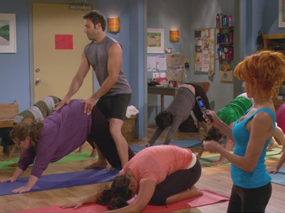 Mike & Molly | 201 | In with the meow, out with the moo