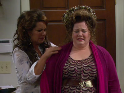 Mike & Molly | 223 | SNAFU at the hair salon